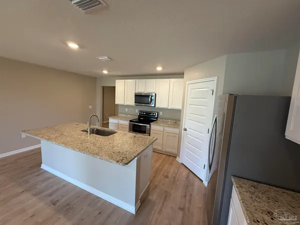 $2,020 | 4041 Whitetail Lane, Pensacola, FL 32526