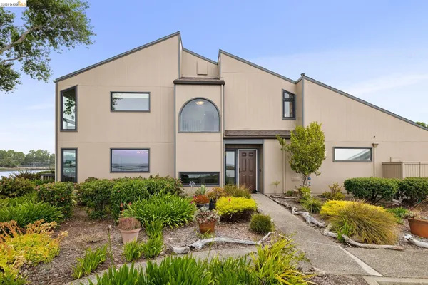 $1,045,000 | 1303 Crown Drive, Unit 54, Alameda, CA 94501