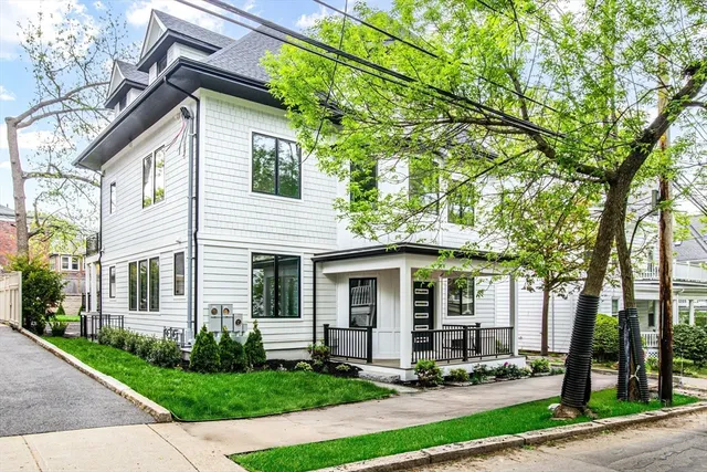 $3,100,000 | 116 Thorndike Street, Unit 2, Brookline, MA 02446