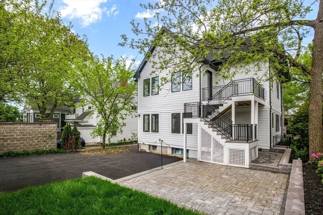 $3,100,000 | 116 Thorndike Street, Unit 2, Brookline, MA 02446