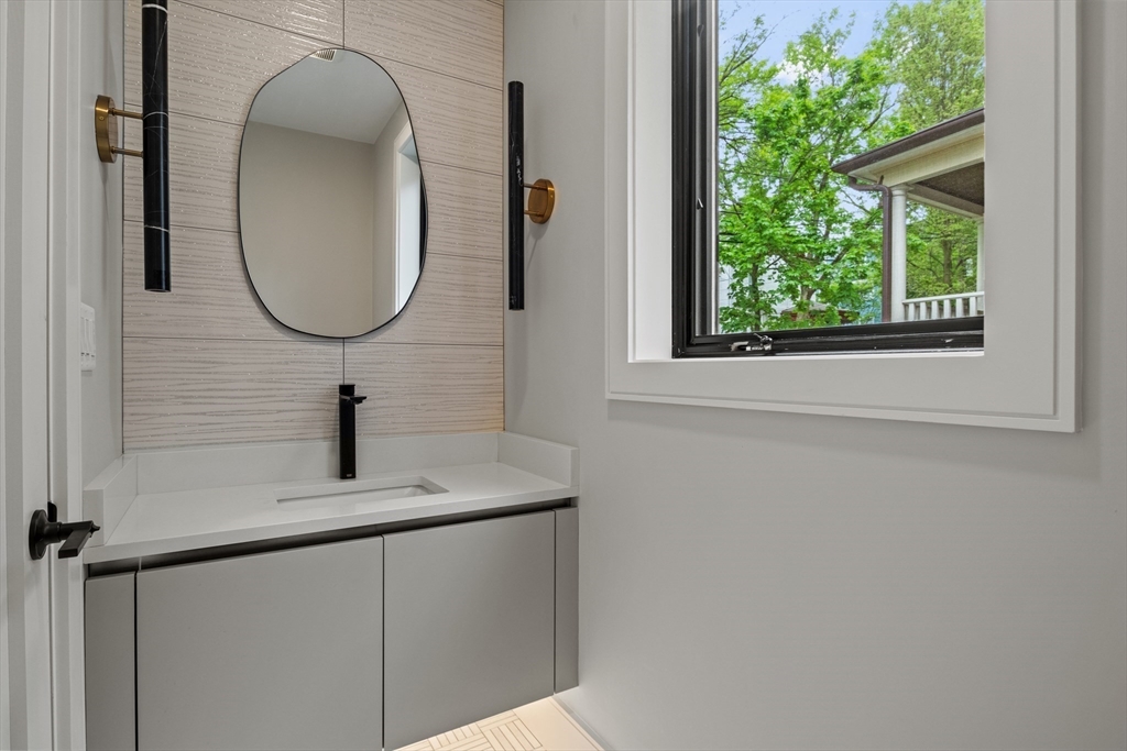 116 Thorndike Street, Unit 2 Brookline, MA 02446 - Photo 10 of 40