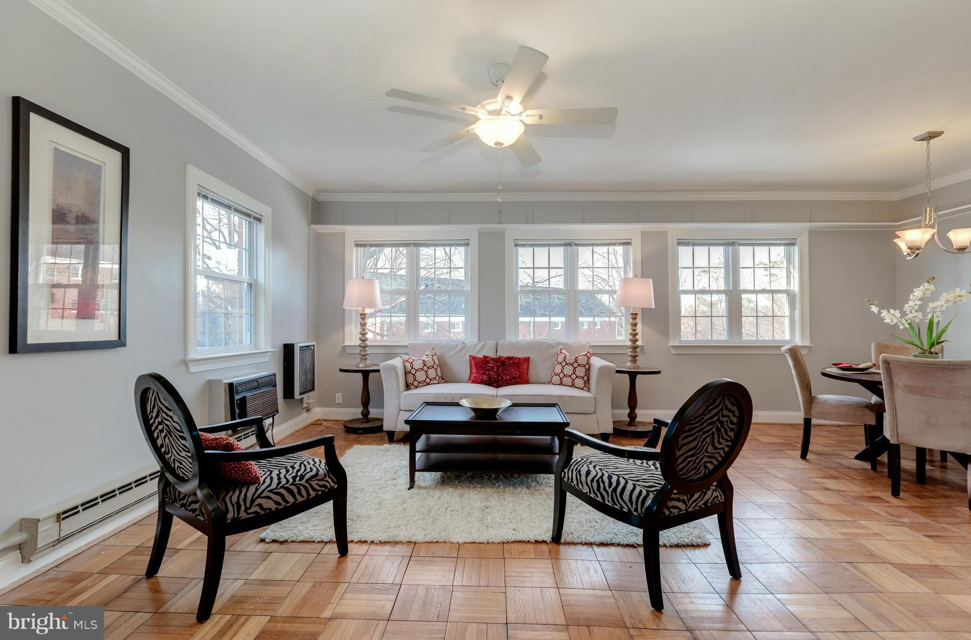 3214 Gunston Road Alexandria, VA 22302 - Photo 2 of 19 Living Room