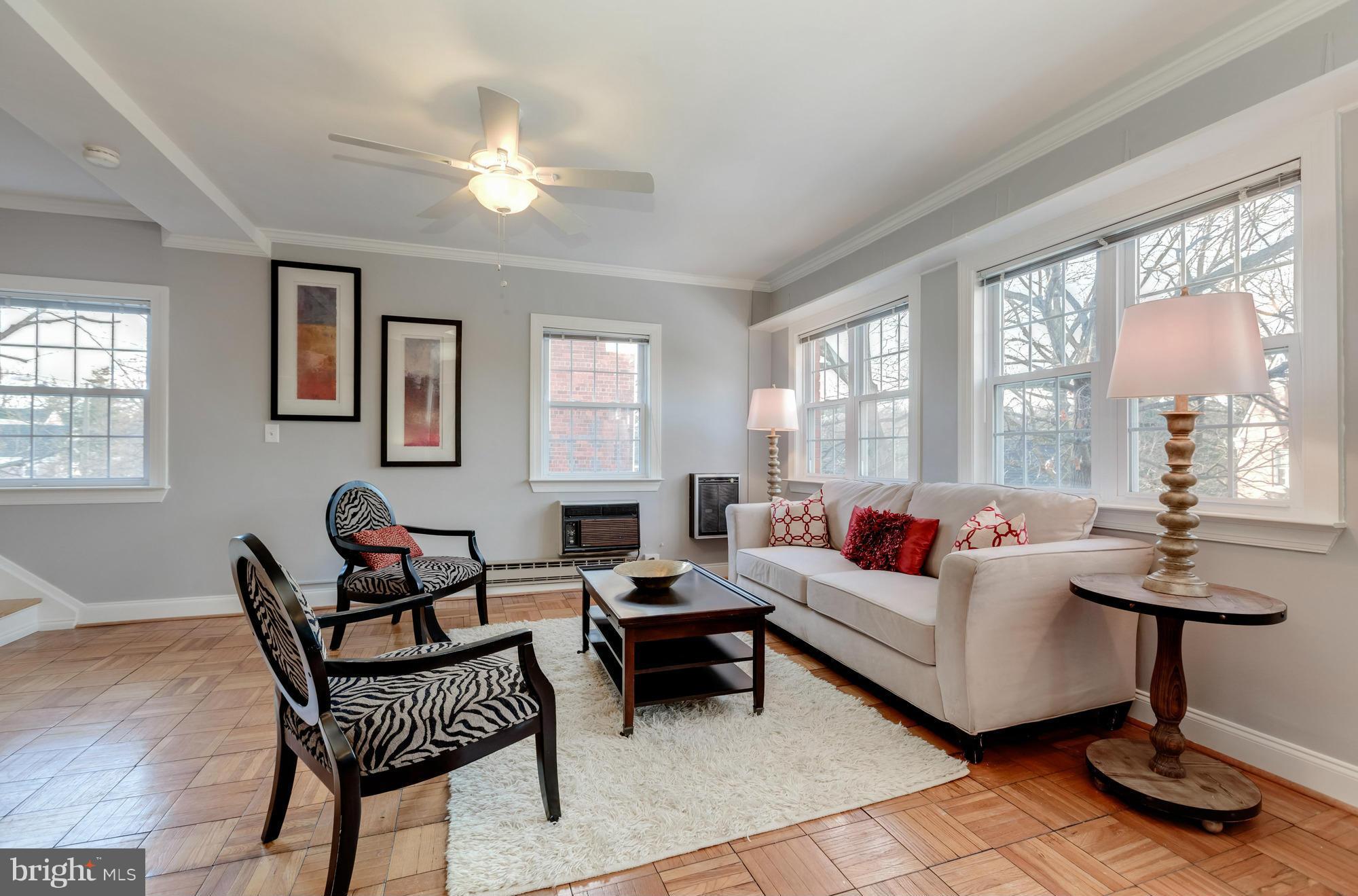 3214 Gunston Road Alexandria, VA 22302 - Photo 4 of 19 Living Room