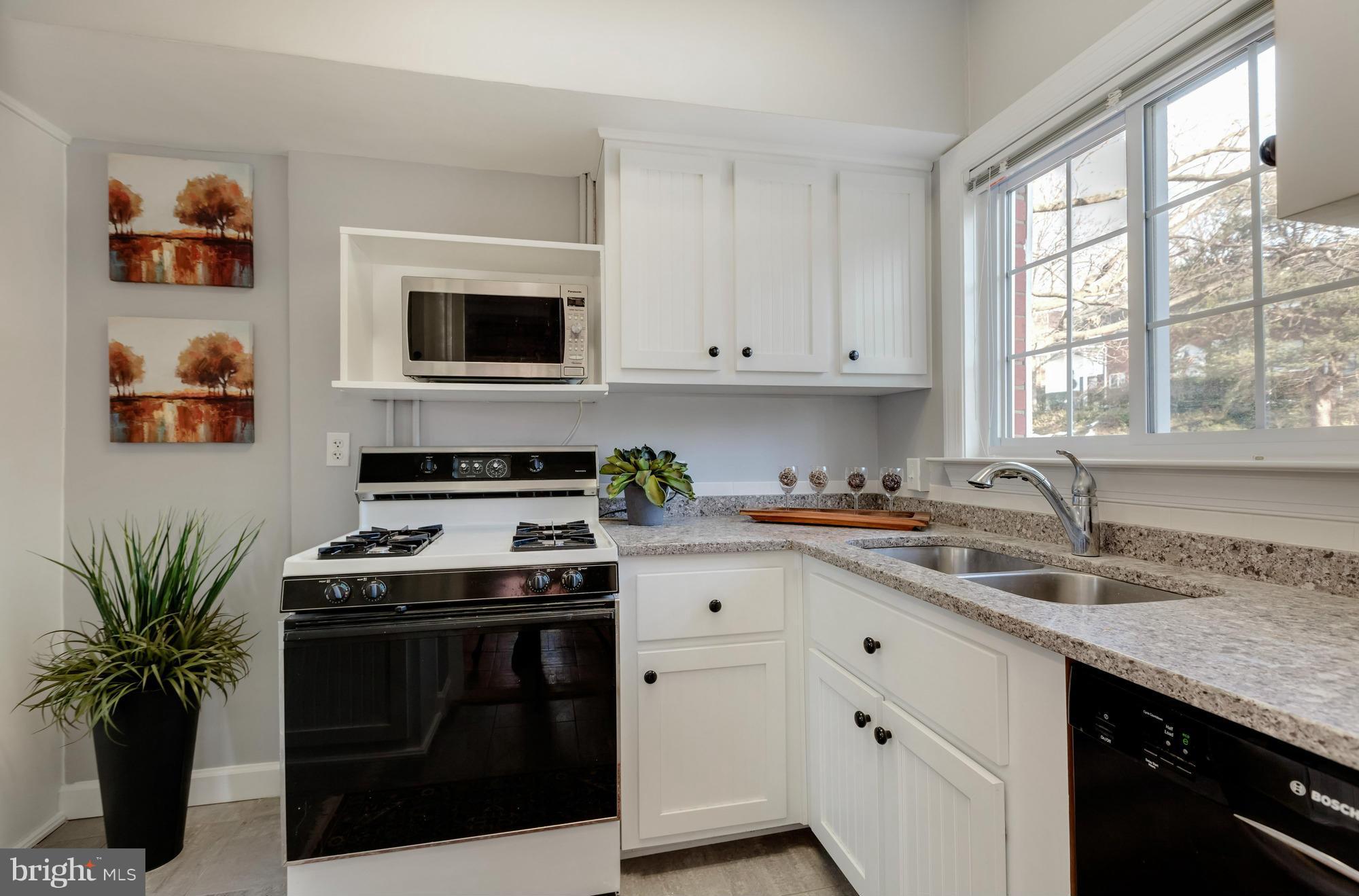 3214 Gunston Road Alexandria, VA 22302 - Photo 8 of 19 Kitchen