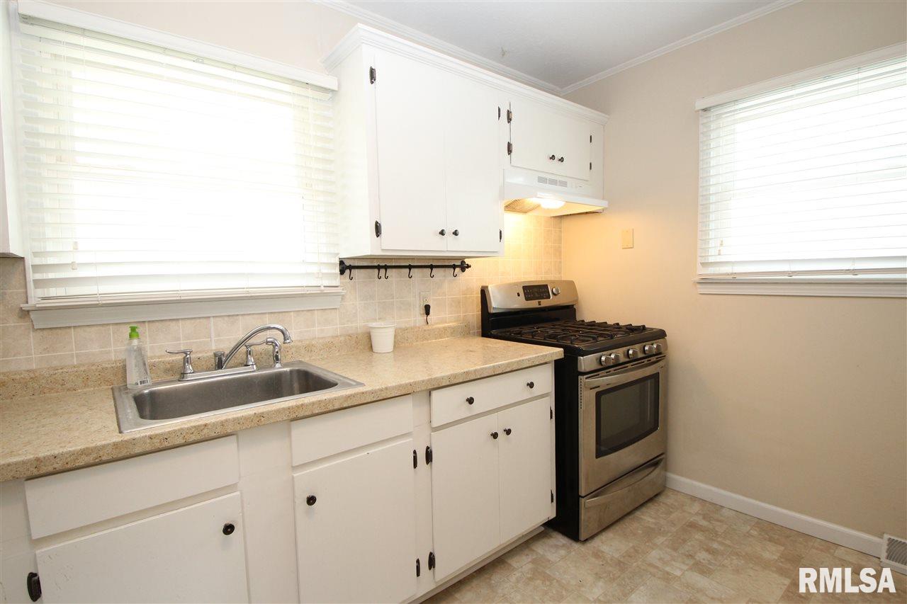 129 Briargate Road Washington, IL 61571 - Photo 11 of 36 Gallery Image 11