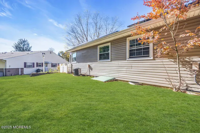 a view of a house with a backyard