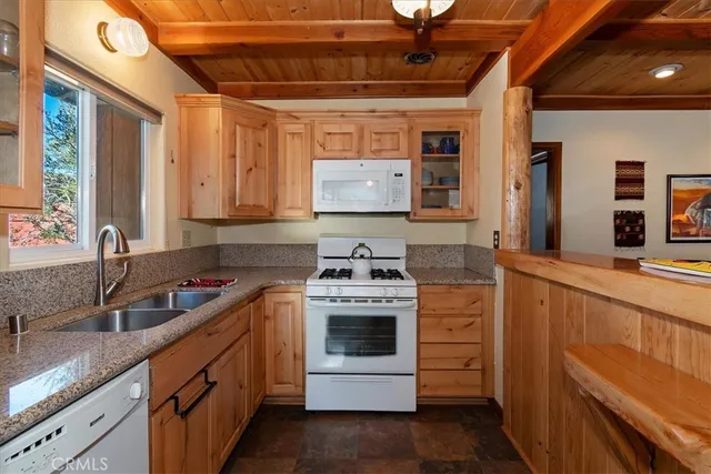 $449,000 | 687 Villa Grove Avenue, Big Bear Lake, CA 92315