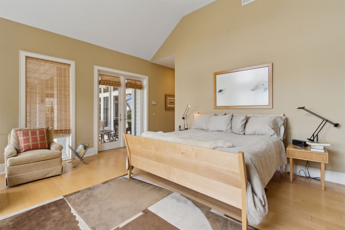10 Sea Marsh Road Amelia Island, FL 32034 - Photo 26 of 78 a spacious bedroom with a bed and a couch