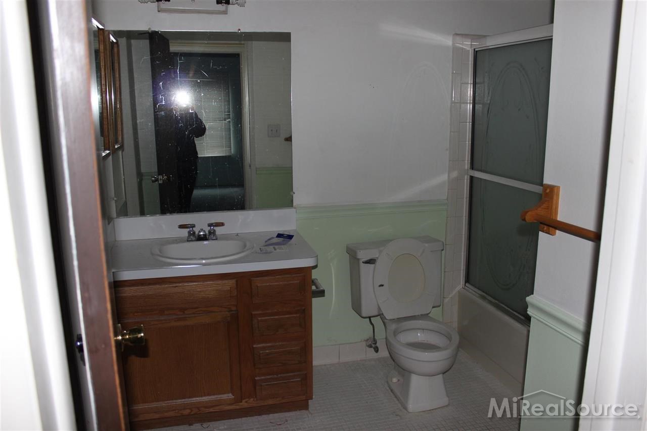 4961 East 10 Mile Road, Unit 1 Warren, MI 48091 - Photo 6 of 7 31172501-5.JPG