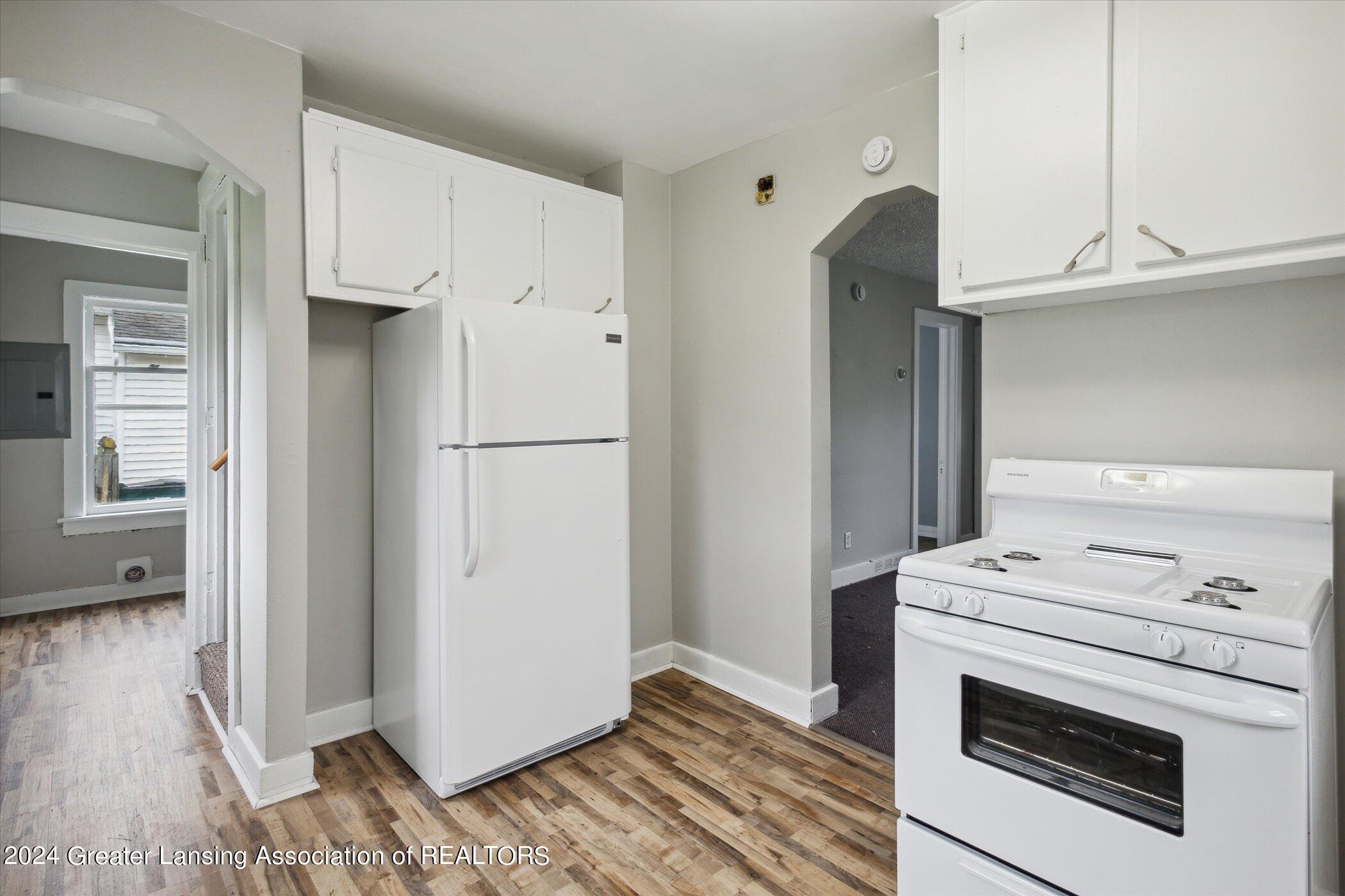 809 East Cavanaugh Road Lansing, MI 48910 - Photo 17 of 33 17-809-E-Cavanaugh-Rd-Lansing-MI-48910-W
