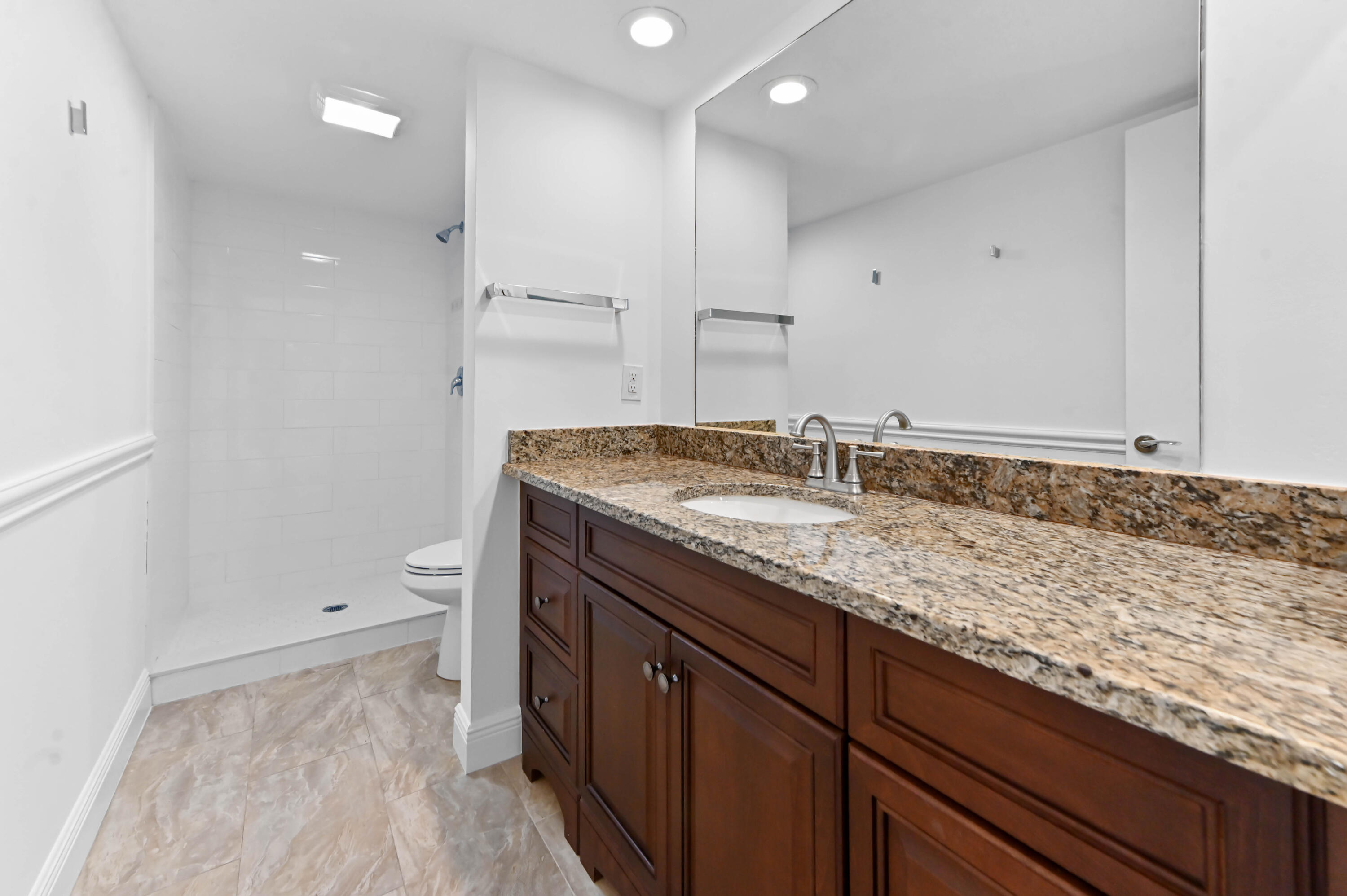 825 Center Street, Unit 12A Jupiter, FL 33458 - Photo 17 of 21 17 bathroom 01