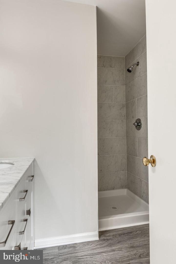 340 Lancaster Square Sterling, VA 20164 - Photo 14 of 16 Updated and modern bathroom!
