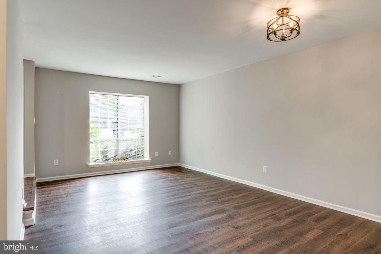 340 Lancaster Square Sterling, VA 20164 - Photo 4 of 16 Bright and updated living room!