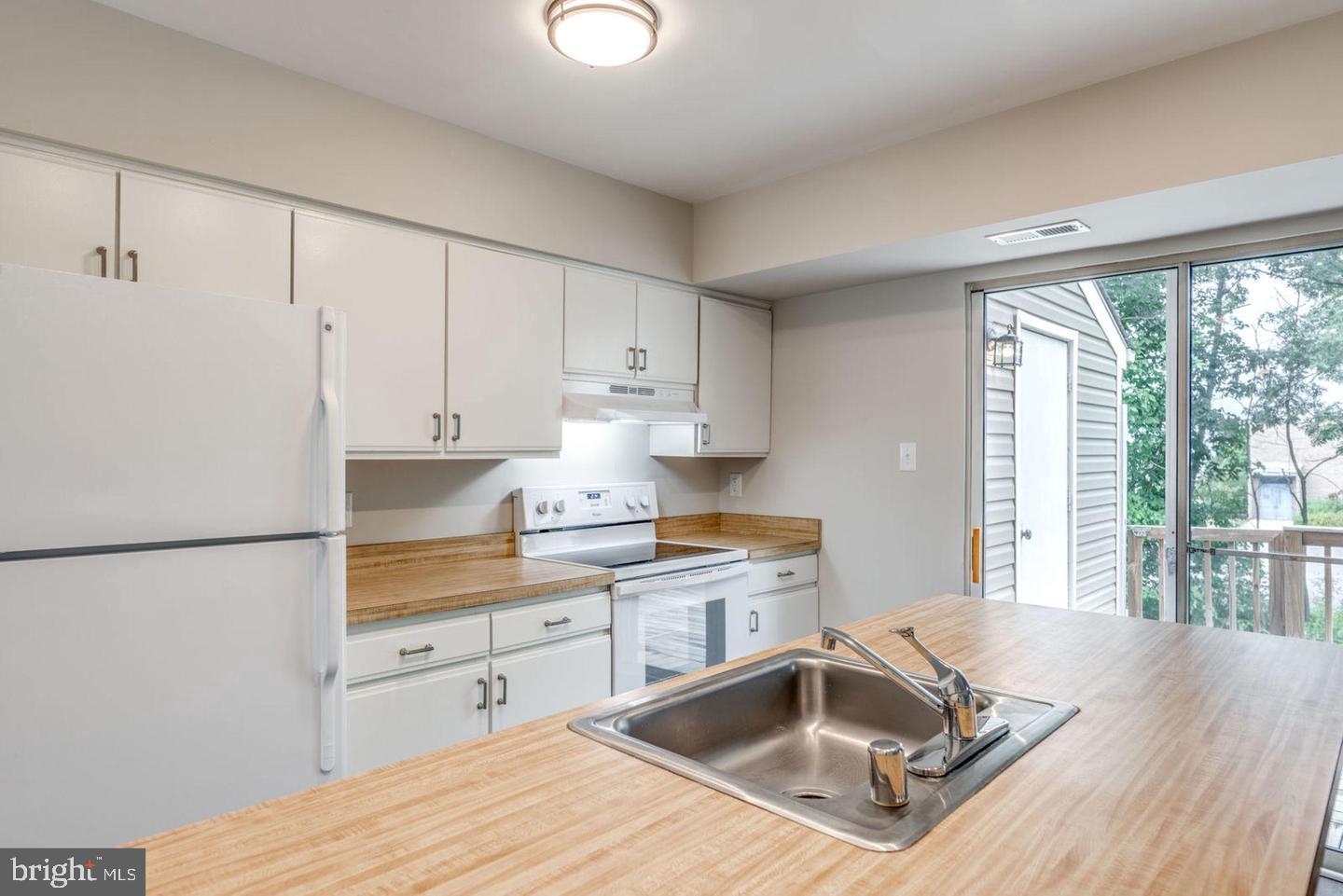 340 Lancaster Square Sterling, VA 20164 - Photo 8 of 16 Spacious kitchen with a tranquil view!