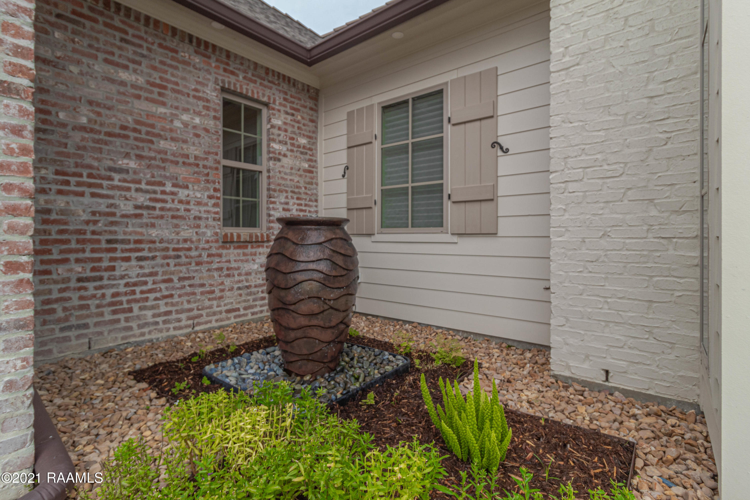 502 Rutherford Court Lafayette, LA 70503 - Photo 4 of 37 Gallery Image 4