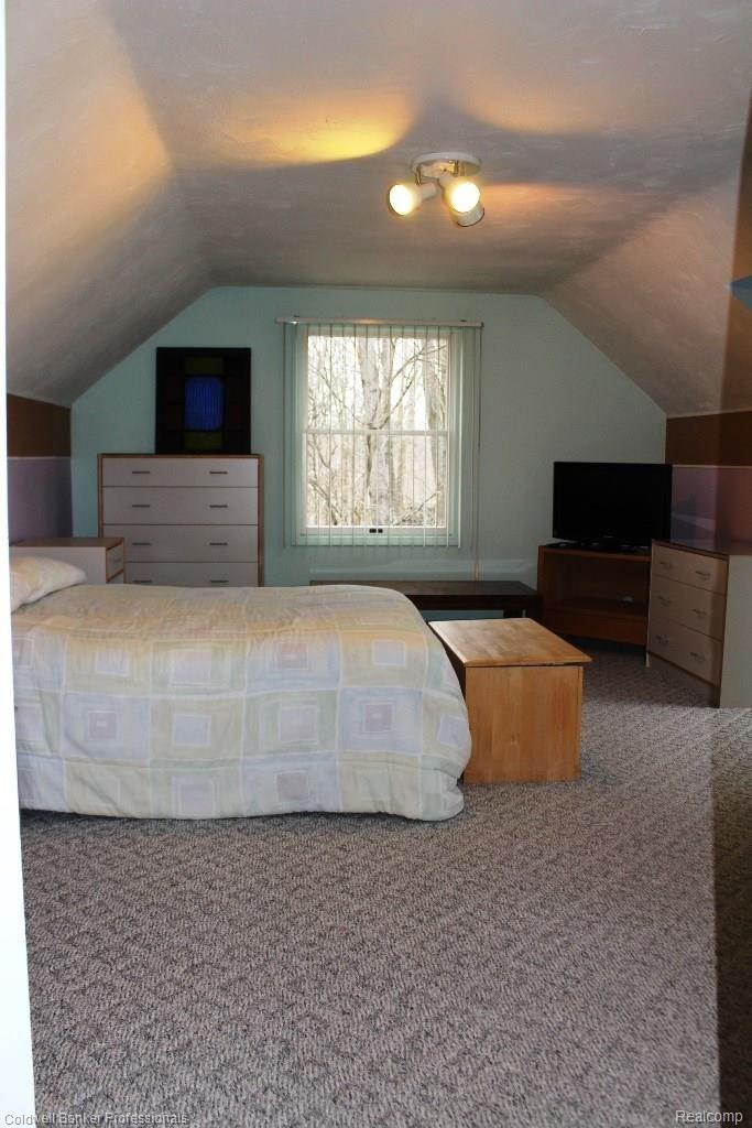 9075 Michigamme Road Clarkston, MI 48348 - Photo 19 of 33 Bedroom 2