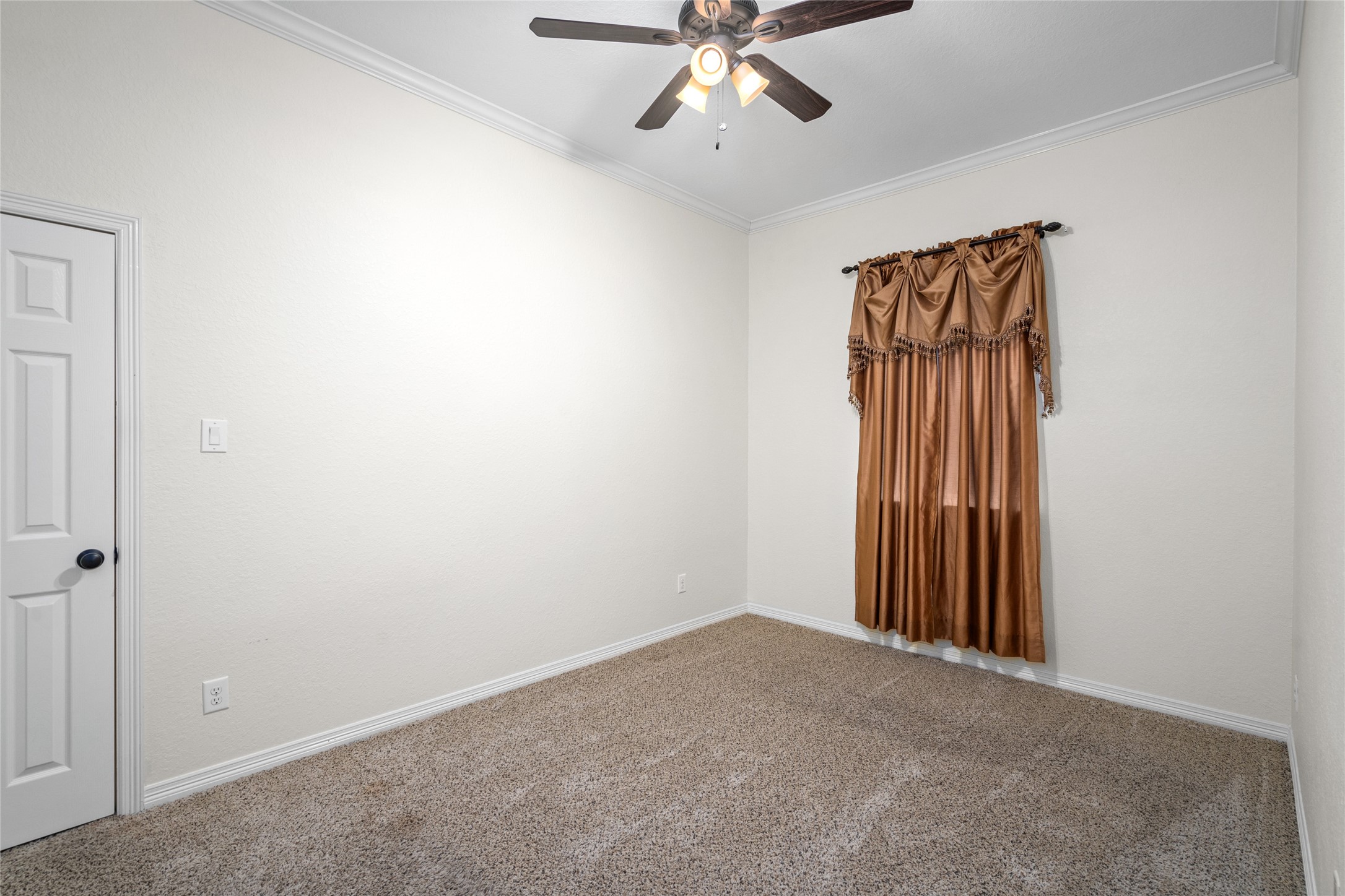 517 West Fork Webster, TX 77598 - Photo 20 of 28 a view of an empty room and chandelier fan