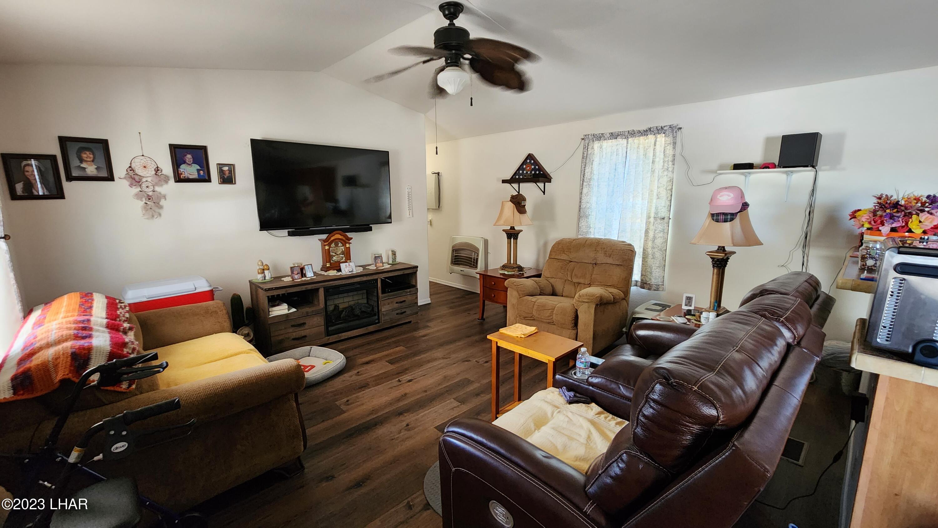 1240 Acacia Road, Unit 155 Quartzsite, AZ 85346 - Photo 3 of 21 Living Room