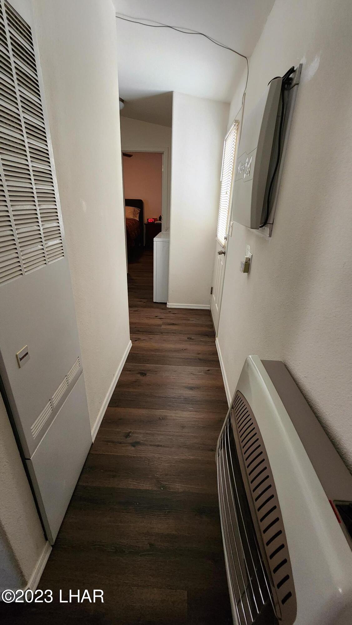 1240 Acacia Road, Unit 155 Quartzsite, AZ 85346 - Photo 6 of 21 Hallway