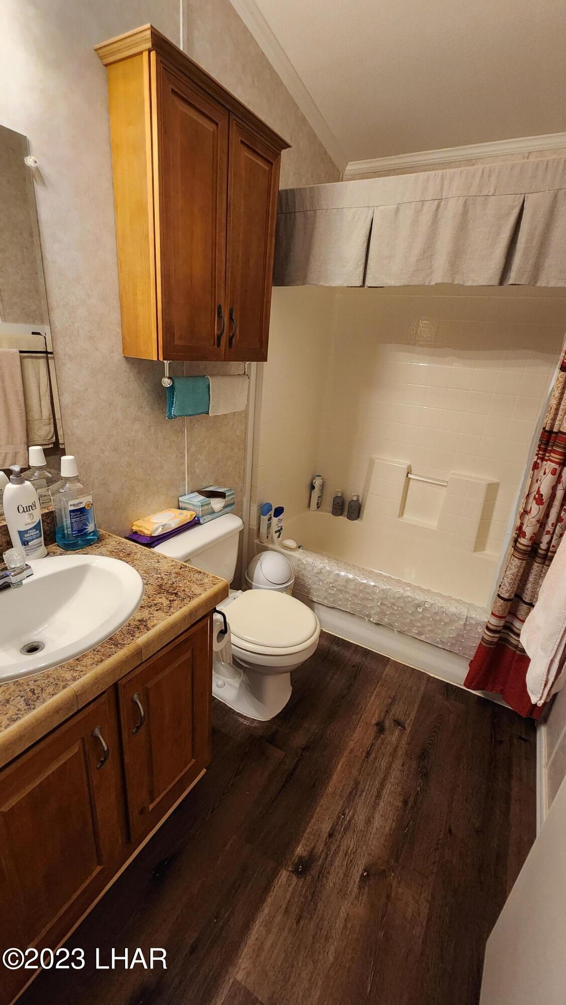 1240 Acacia Road, Unit 155 Quartzsite, AZ 85346 - Photo 10 of 21 Bathroom w/ tub/shower combo