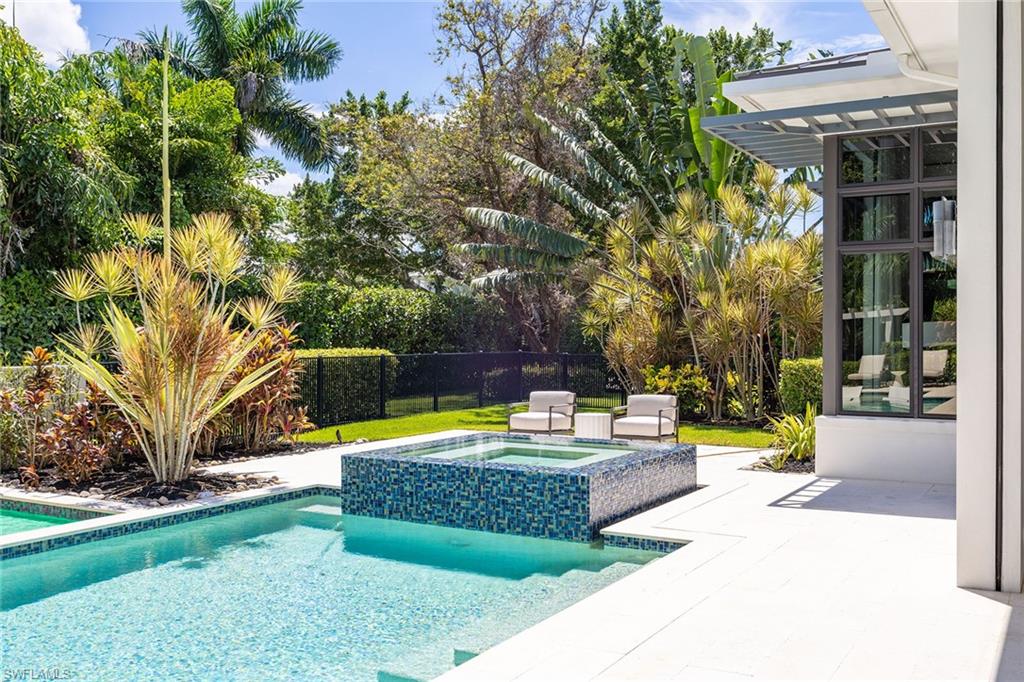 1300 Nautilus Road Naples, FL 34102 - Photo 9 of 50 Gallery Image 9