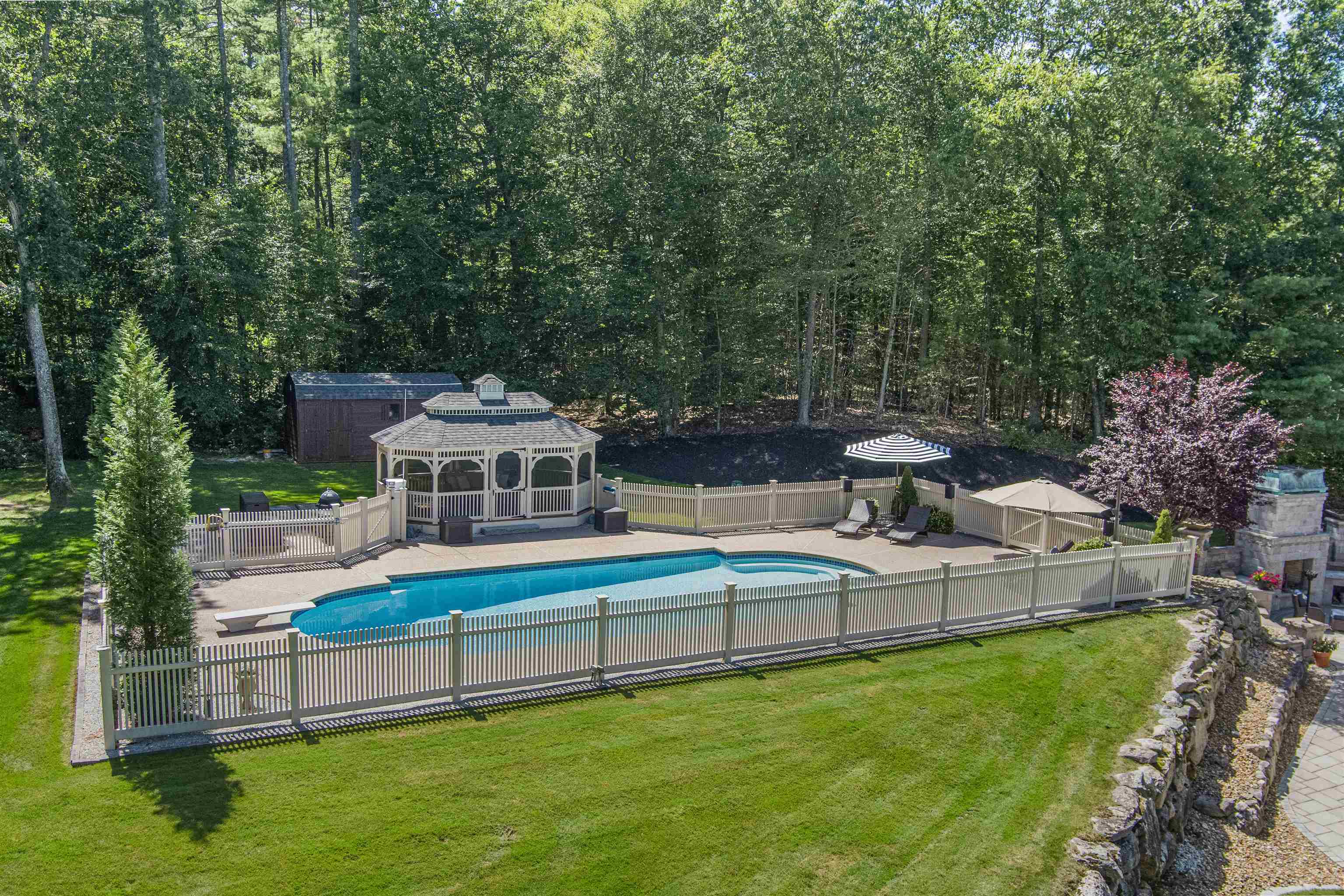 127 Hooksett Road Auburn, NH 03032 - Photo 46 of 52 Gallery Image 46