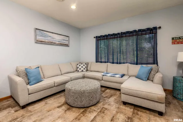 $269,900 | 13414 South Egypt Shores Drive, Creal Springs, IL 62922