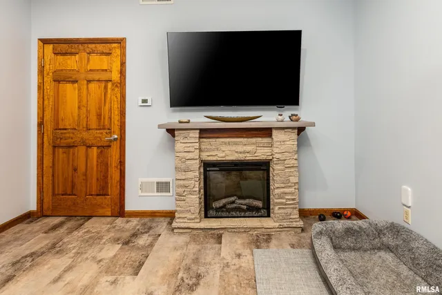 $269,900 | 13414 South Egypt Shores Drive, Creal Springs, IL 62922