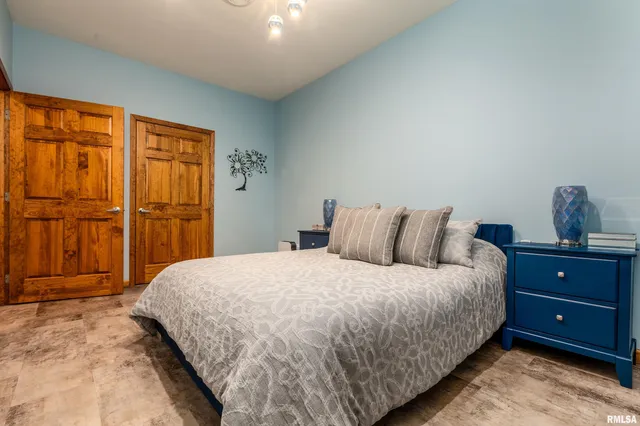 $269,900 | 13414 South Egypt Shores Drive, Creal Springs, IL 62922