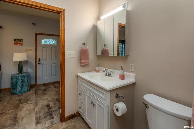 $269,900 | 13414 South Egypt Shores Drive, Creal Springs, IL 62922