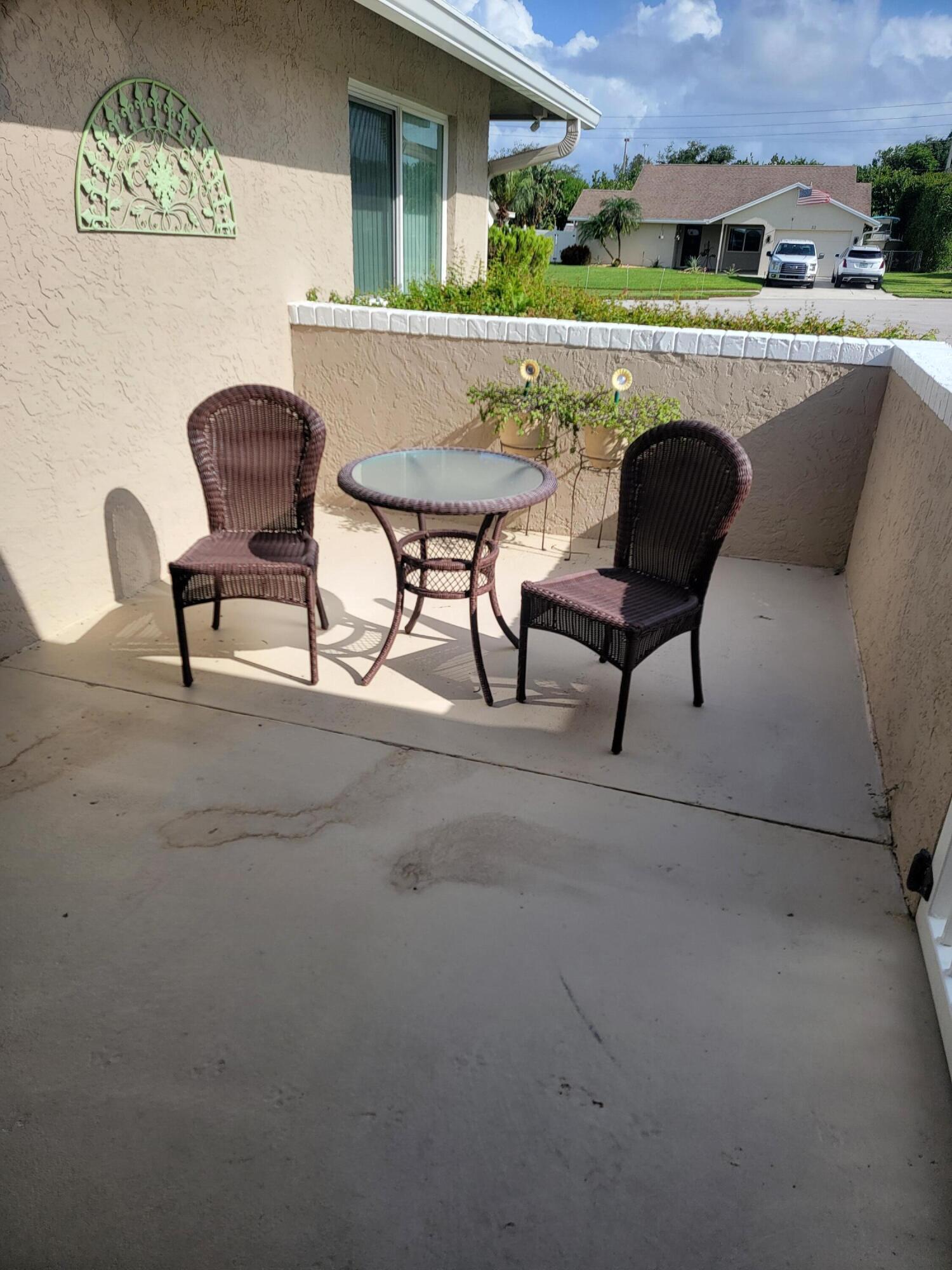 27 Vista Del Rio Boynton Beach, FL 33426 - Photo 11 of 45 Front Patio