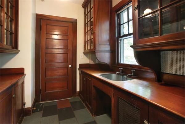 10 Burnham Road Newton, MA 02465 - Photo 5 of 10