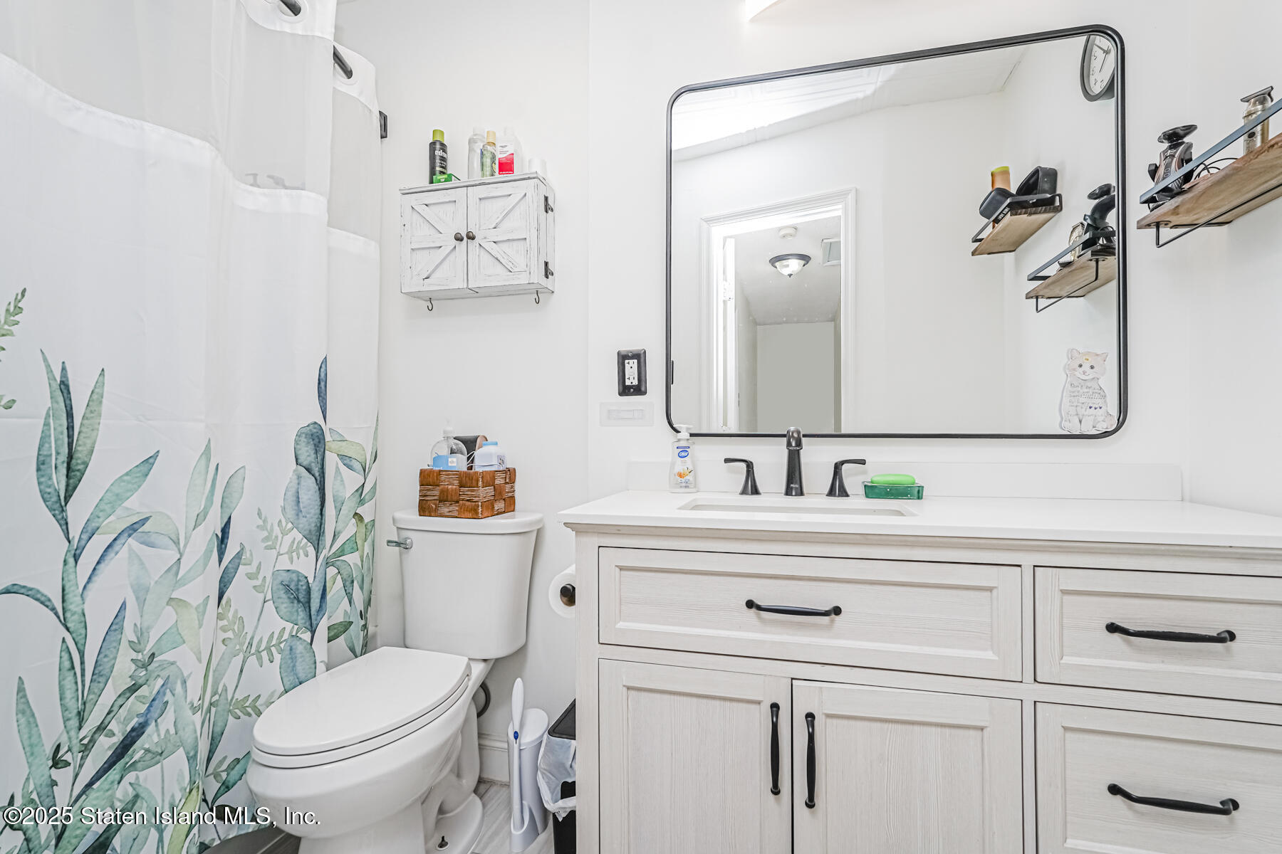 70 Ilyssa Way Staten Island, NY 10312 - Photo 28 of 39 a bathroom with a sink mirror vanity and toilet