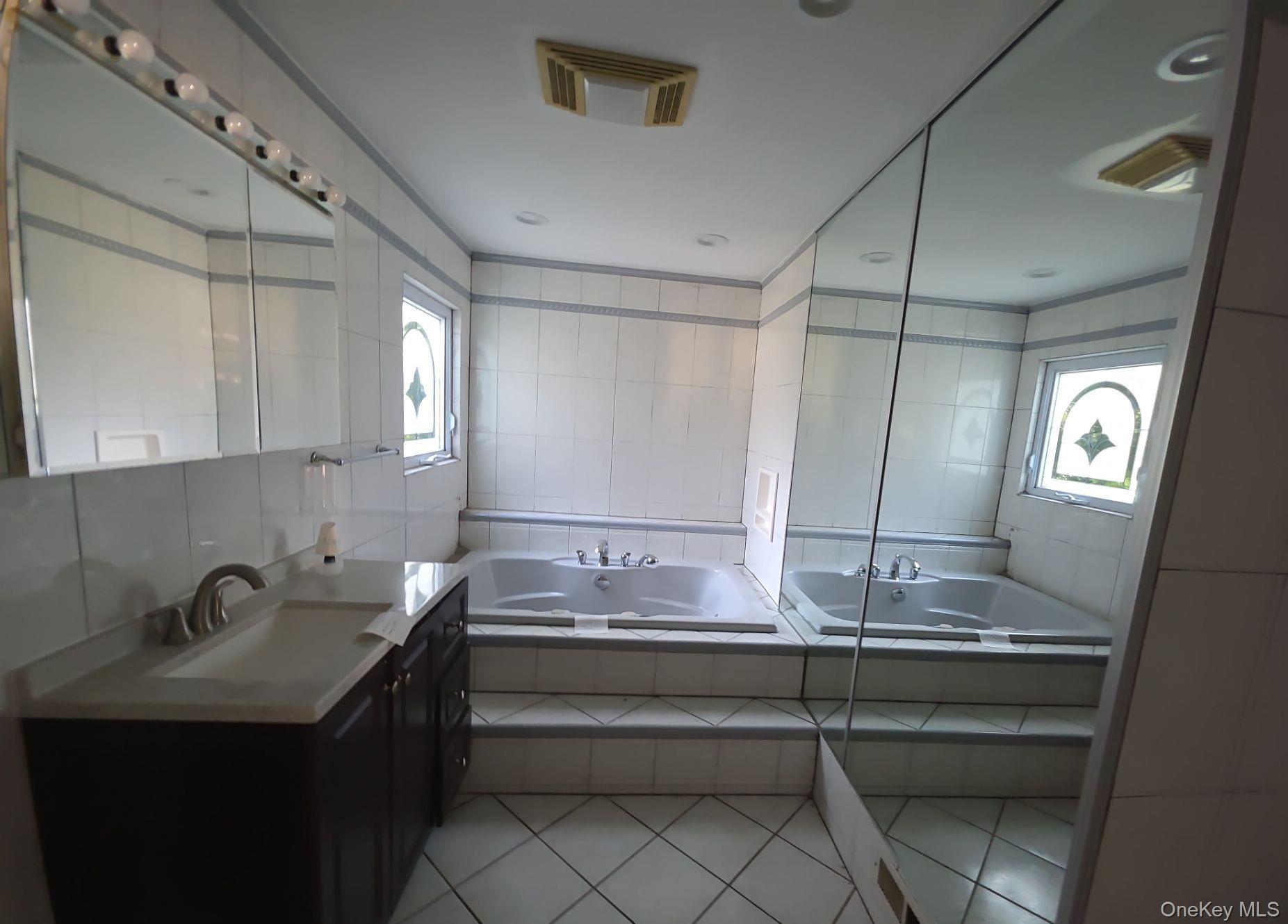 549 Woodbury Road Cold Spring Harbor, NY 11724 - Photo 14 of 29 Gallery Image 14