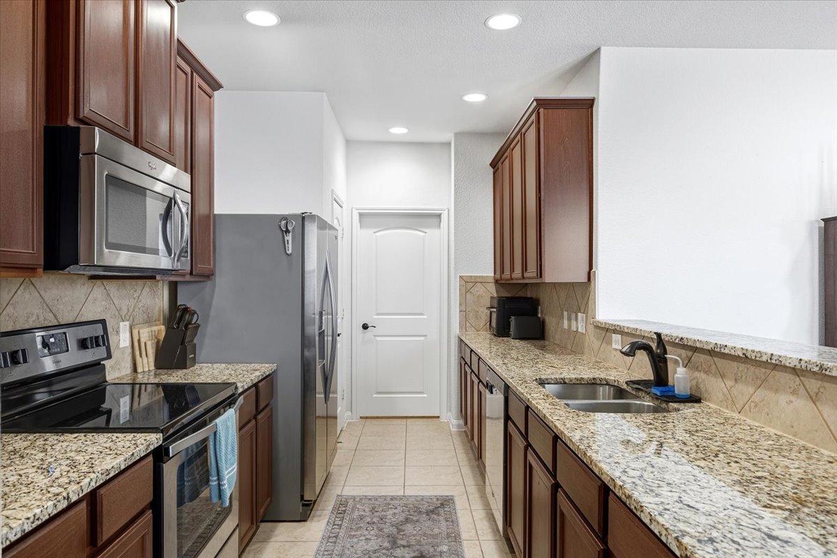 1672 Treeta Trail Kyle, TX 78640 - Photo 9 of 34