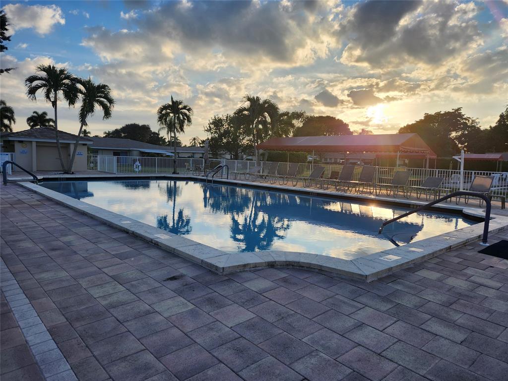 8777 Warwick Drive, Unit 265 Boca Raton, FL 33433 - Photo 24 of 31 a view of a terrace with skyline