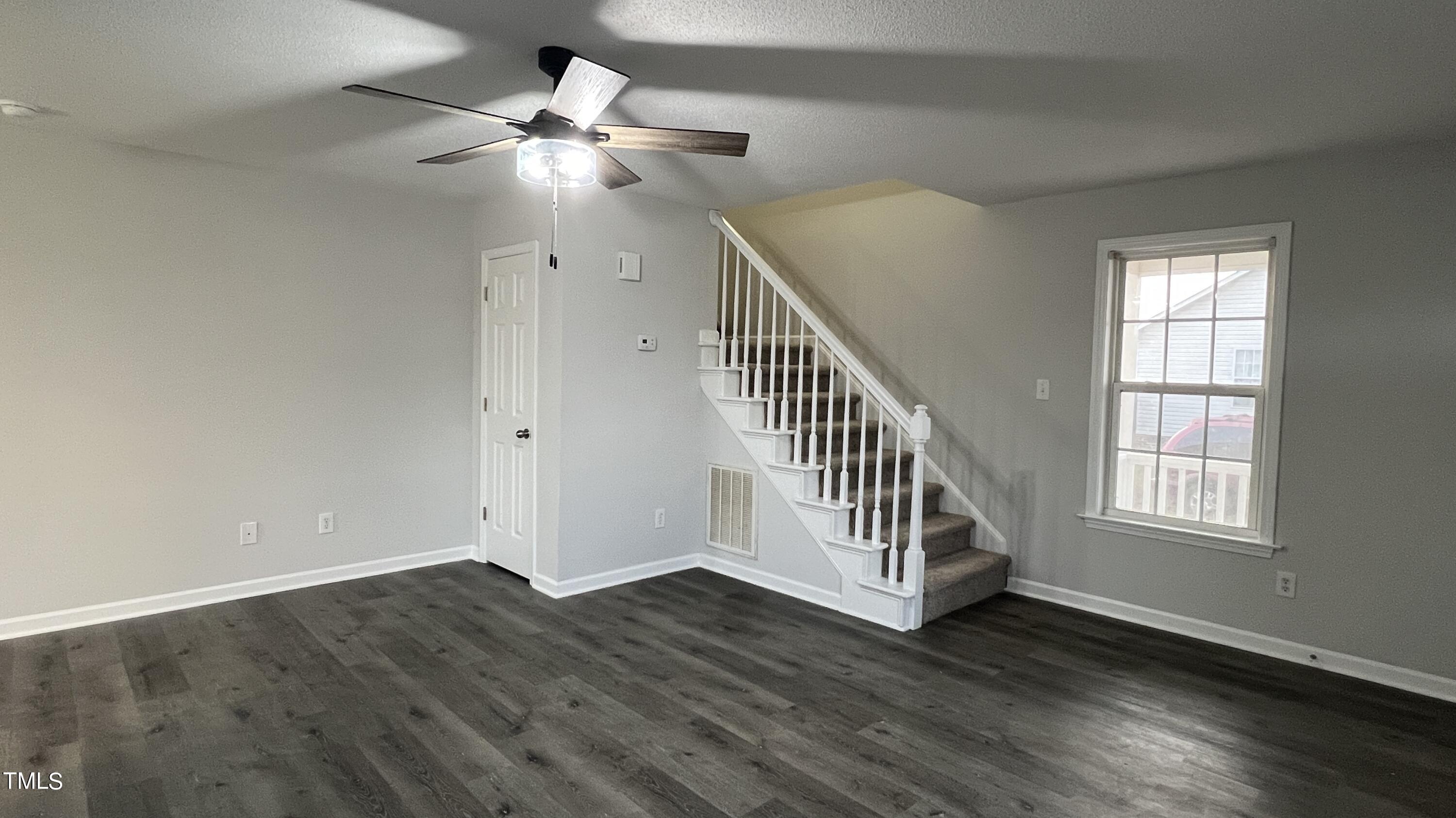 998 Campground Road Selma, NC 27576 - Photo 3 of 20 Living