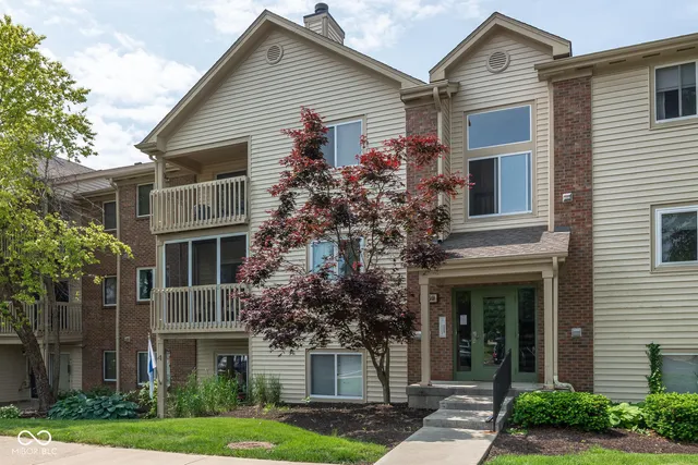 $1,950 | 1059 Timber Creek Drive, Unit 4, Carmel, IN 46032