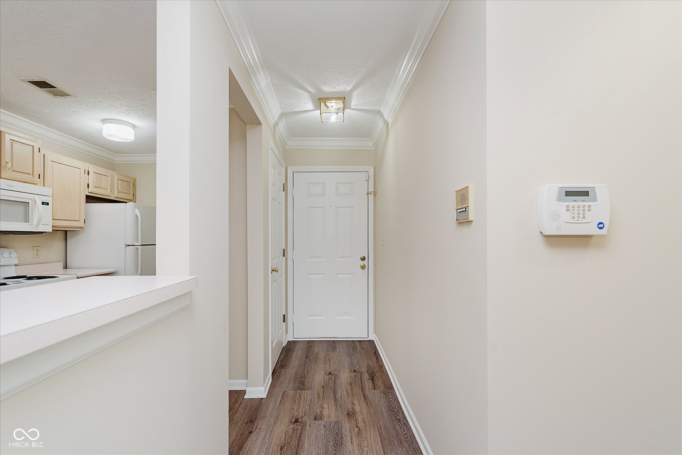 1059 Timber Creek Drive, Unit 4 Carmel, IN 46032 - Photo 3 of 36