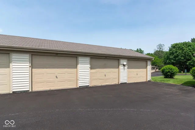 $1,950 | 1059 Timber Creek Drive, Unit 4, Carmel, IN 46032