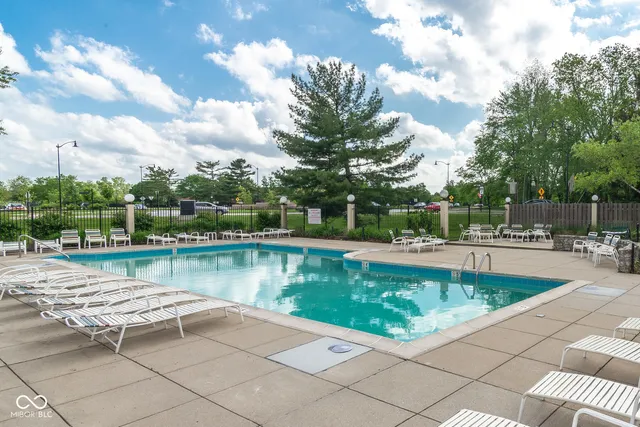 $1,950 | 1059 Timber Creek Drive, Unit 4, Carmel, IN 46032