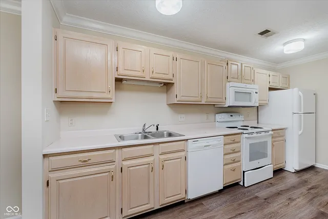 $1,950 | 1059 Timber Creek Drive, Unit 4, Carmel, IN 46032