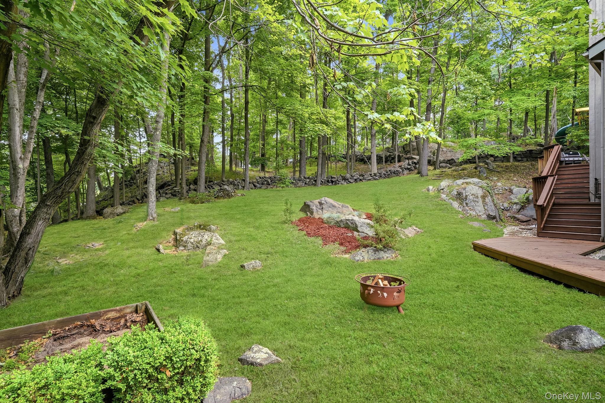 43 Powder Horn Road Cortlandt Manor, NY 10567 - Photo 33 of 35