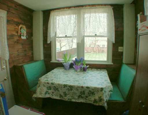 25 Jane Street McKees Rocks, PA 15136 - Photo 3 of 8 Den/Family/Great Room.