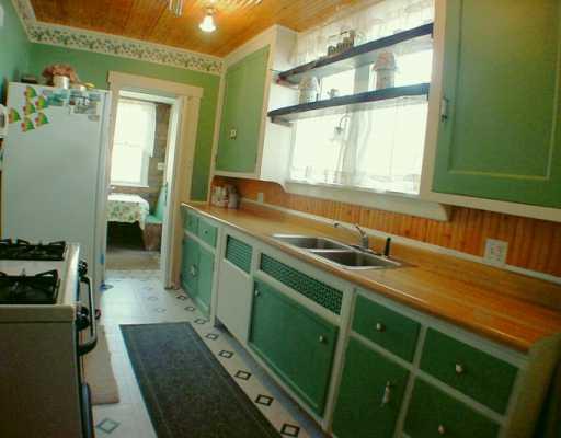 25 Jane Street McKees Rocks, PA 15136 - Photo 4 of 8 Kitchen.