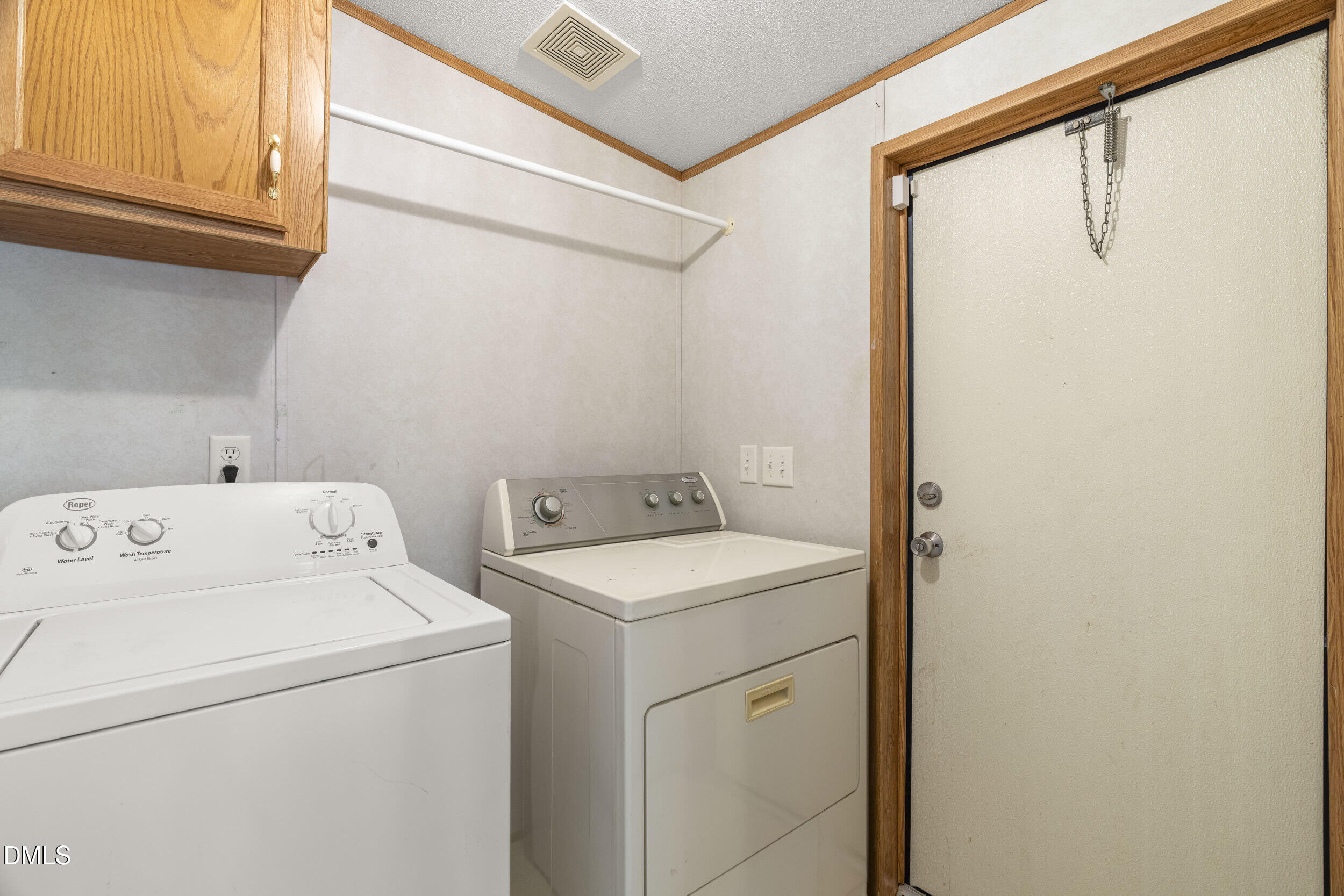 106 Roe Lane Clayton, NC 27527 - Photo 17 of 24 a utility room with dryer and washer