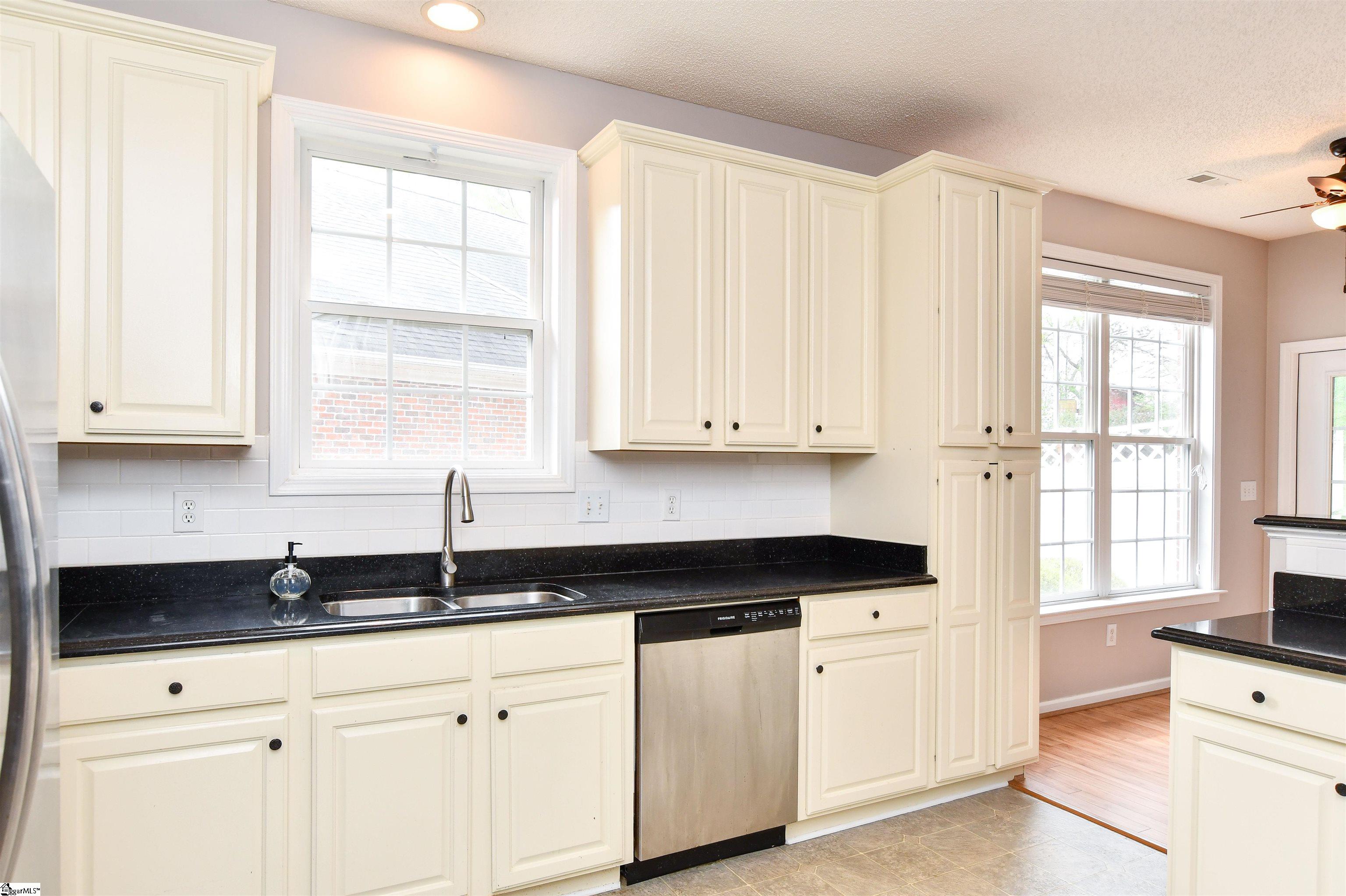 207 Lansfair Way Greenville, SC 29607 - Photo 5 of 36 Gallery Image 5
