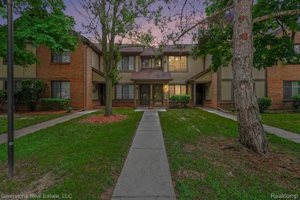 $219,900 | 1502 Meadowside Drive, Rochester, MI 48307