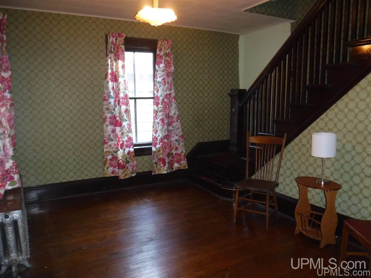 332 Kearsarge Street Calumet, MI 49913 - Photo 8 of 35