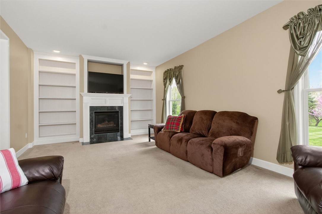 1762 Schlegel Road Webster, NY 14580 - Photo 8 of 47